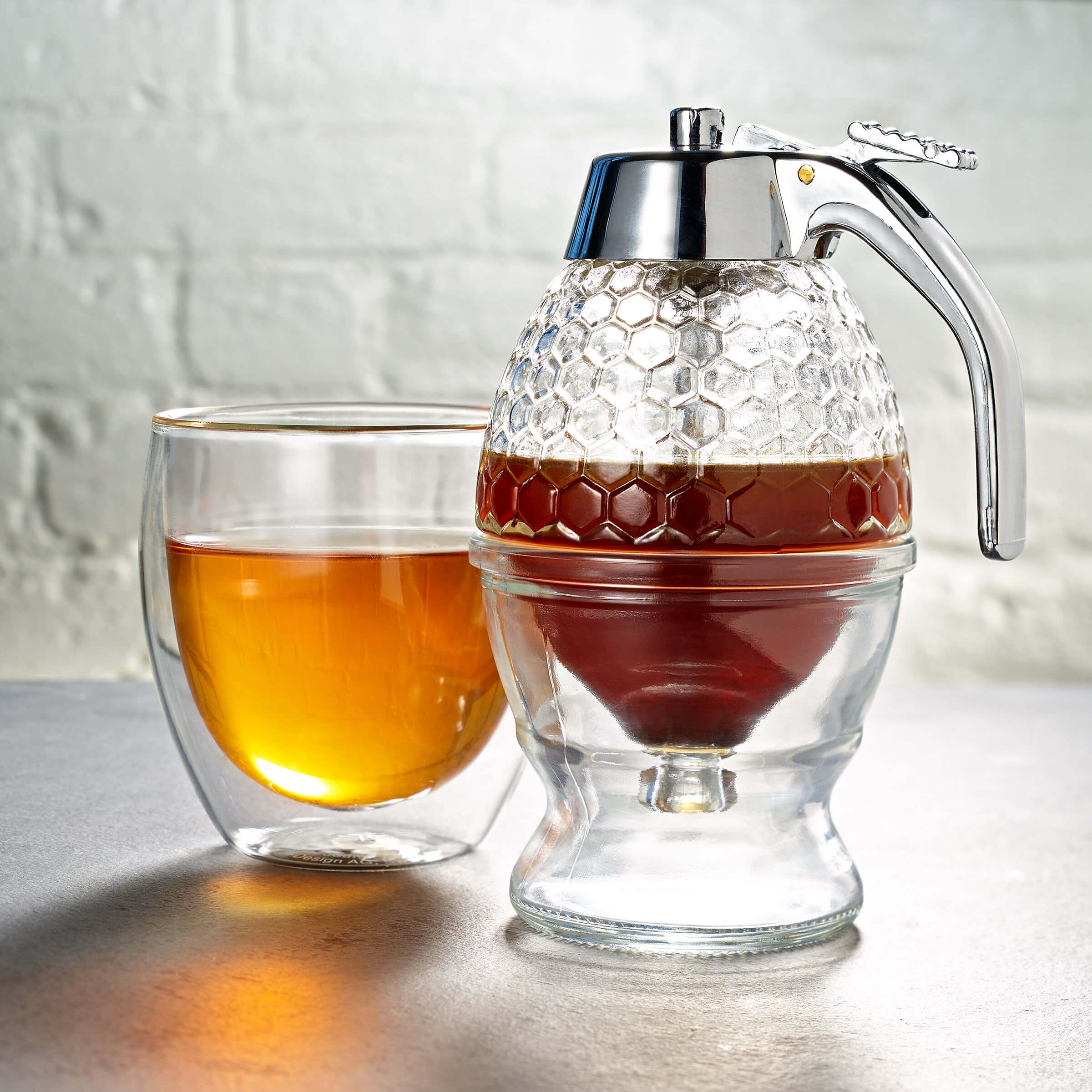 Honey Dispenser: Honey dispenser for loose leaf tea service with see through tea cup