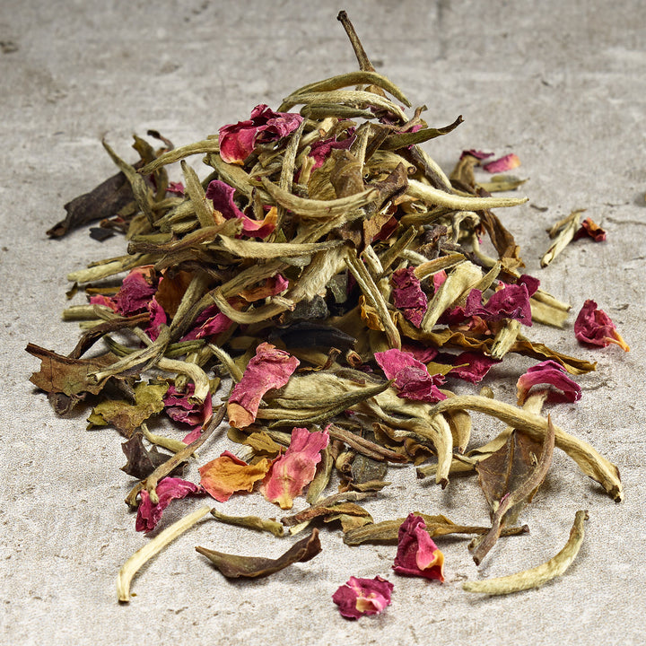 Amor: Loose leaf white tea with rose petals, lavender, spearmint